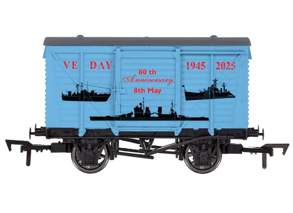 Dapol DA4F-011-151 Ventilated Van VE Day 80th Anniversary Navy Weathered