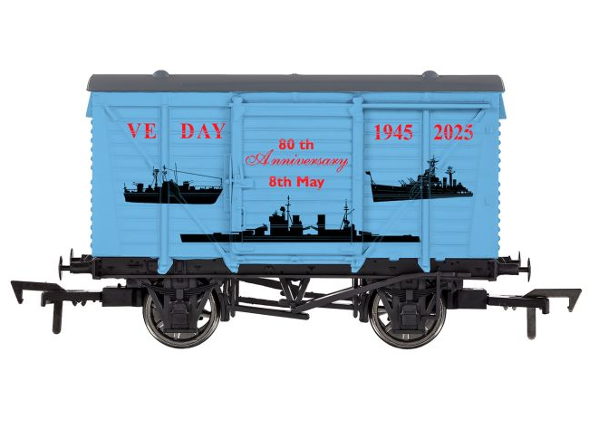 Dapol DA4F-011-151 Ventilated Van VE Day 80th Anniversary Navy Weathered